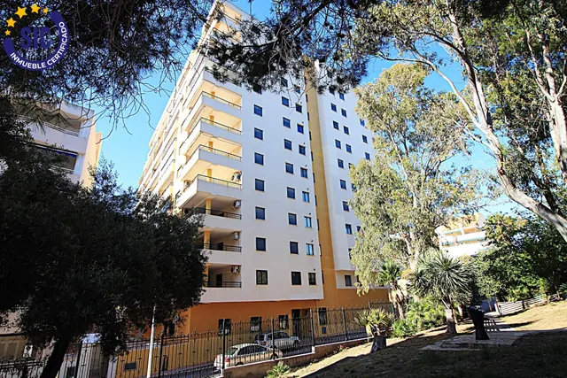 Magnifico apartamento de tres habitaciones junto al mar con piscina, garaje y trastero, zona playa de la Concha — 6