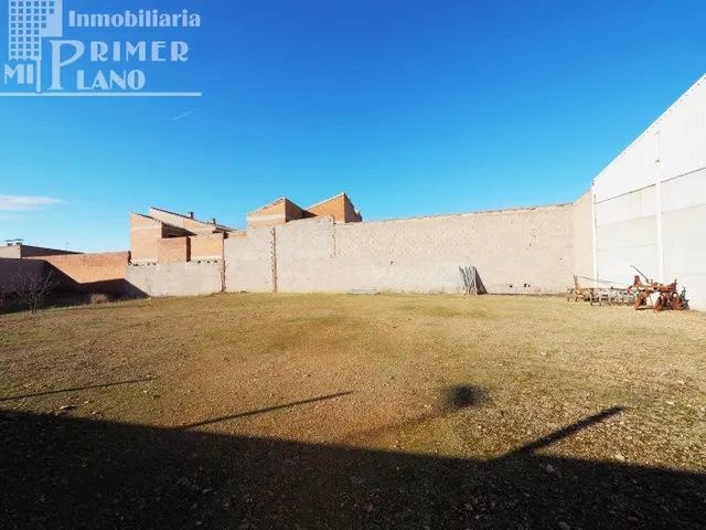 Solar junto a calle Pizarro de Tomelloso, de 593 m2 y 27 m d - foto 2