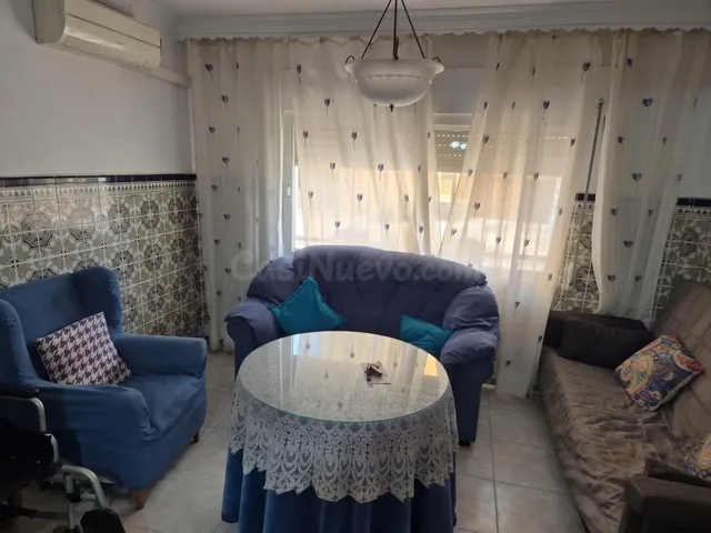 Bajo de 90 m2 con 4 dormitorios, patio y cuartillo en zona t - foto 4
