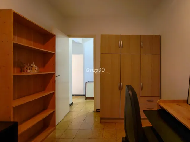 Piso económico con balcón en Plaza del Treball (Lleida) — 29