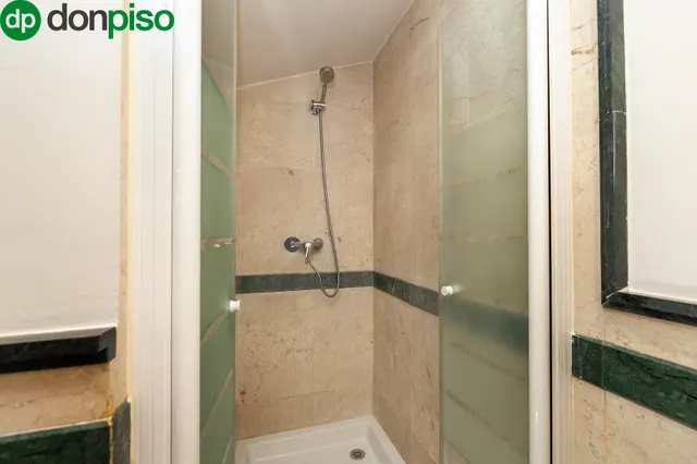 ESPECTACULAR CASA ADOSADA CON PISCINA INDEPENDIENTE — 31