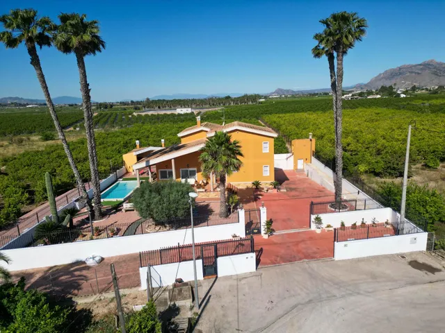 Magnífico Chalet en Orihuela – Listo para Entrar a Vivir — 5