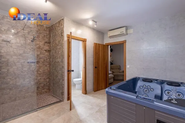 Chalet independiente con pozo propio y placas solares — 15