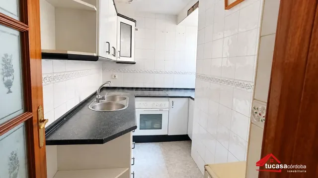 Casa en venta en exclusiva en el centro de Alcolea, con coch - foto 5