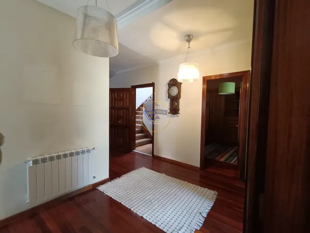 Casa con amplias vistas a la ría de Vigo ubicado en la zona alta de Teis — 10
