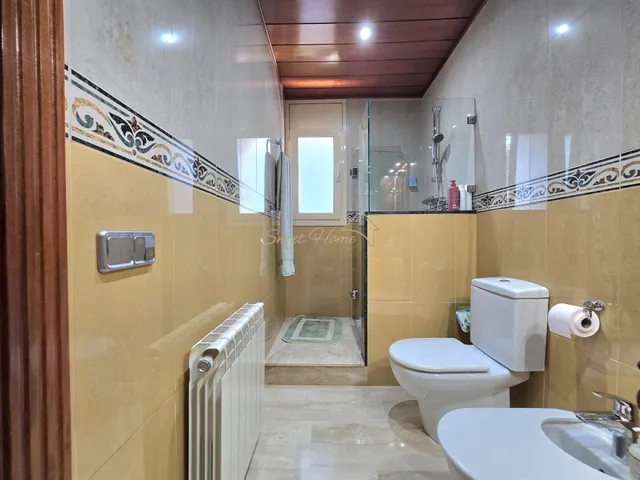 Casa impecable con privacidad, piscina y vistas panorámicas — 40