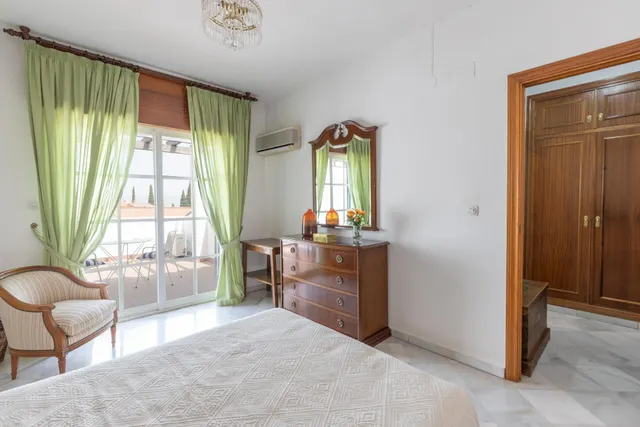 Chalet pareado con piscina, jardín y bonitas vistas a Granada en La Zubia — 29