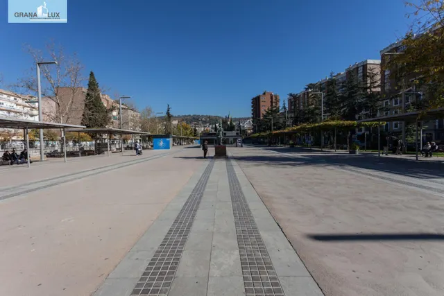 Local comercial en venta en calle agustina de aragón — 23