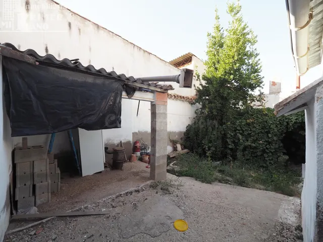 Casa de planta baja de 286 m2 con 10,50 m de fachada junto a