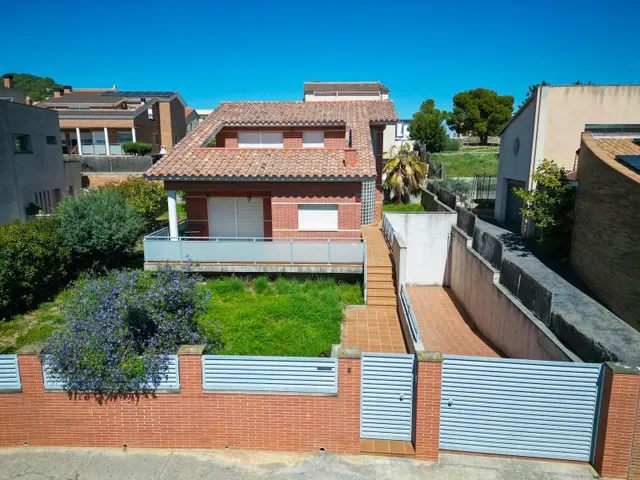 Chalet independiente con gran terraza en Calafell — 30