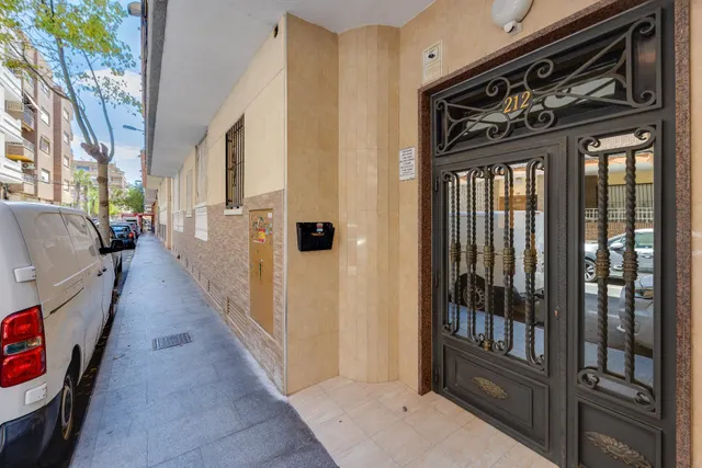 Apartamento de dos dormitorios a escasos 150 metros de la playa del cura, en torrevieja — 28