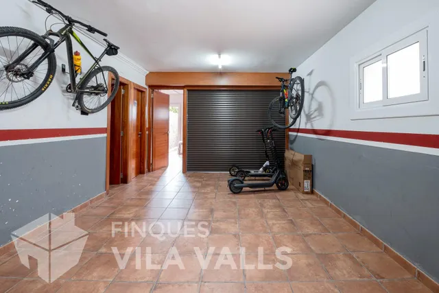 Casa esquinera con jardín privado y estilo inigualable — 44