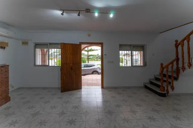 Exclusivo Chalet en Alhaurín el Grande con Piscina y Amplias Vistas — 9