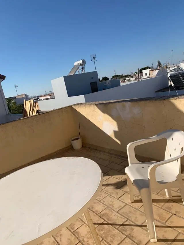 Gran casa con garajes y local comercial — 26