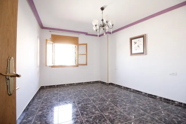 EXCELENTE CASA EN EL CENTRO DE BAZA!!!! — 35