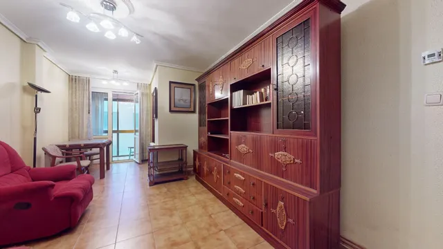 Piso de tres dormitorios de nueva construcción y con garaje - foto 2