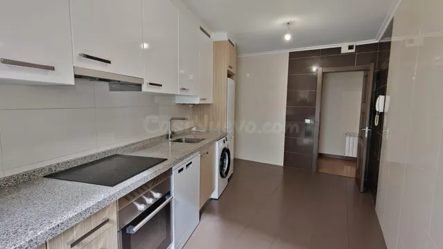PISO EN ALQUILER EN OVIEDO – 3 habitaciones, GARAJE Y ASCENS - foto 2