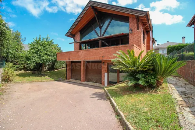 EXCLUSIVO CHALET INDEPENDIENTE EN PARCELA DE 540 M2 EN RESID