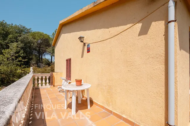 Casa con gran jardín en la naturaleza — 47