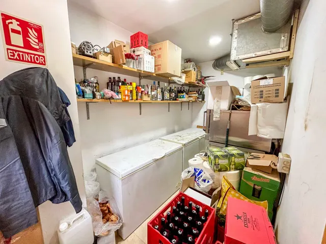 Magnifico bar - cafetería en una zona concurrida. — 14