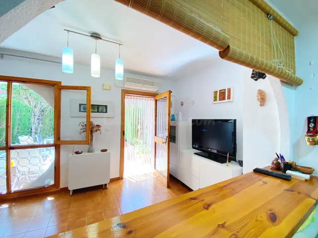 EXCLUSIVO CHALET ADOSADO TIPO BUNGALOW CON AMPLIA TERRAZA AJ - foto 4