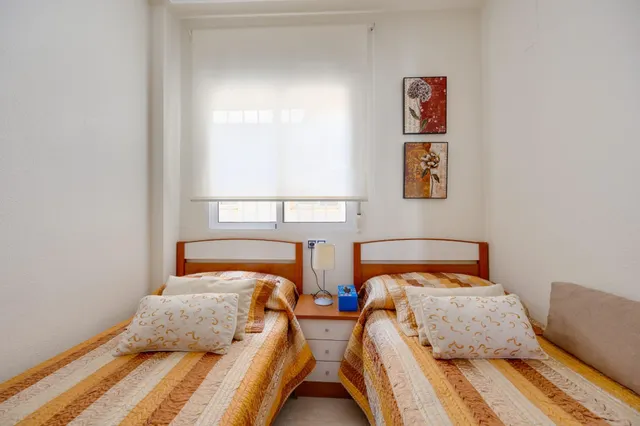 Venta de Apartamento 2 dormitorios zona Habaneras,piscina comunitaria en Torrevieja. — 13