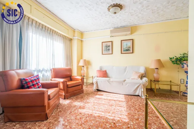 Casa independiente de 364m2 en pleno centro de Sagunto con g - foto 4