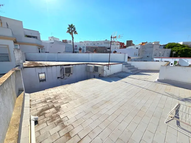 GRAN VIVIENDA CON GARAJE EN CHICLANA DE LA FRONTERA SITUADA EN LA ZONA DEL PILAR — 18