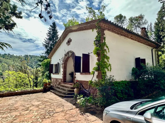 EXCLUSIVA CASA UNIFAMILIAR EN CASTELLVÍ DE ROSANES - GRAN PARCELA, PRIVACIDAD Y ENCANTO NATURAL — 3