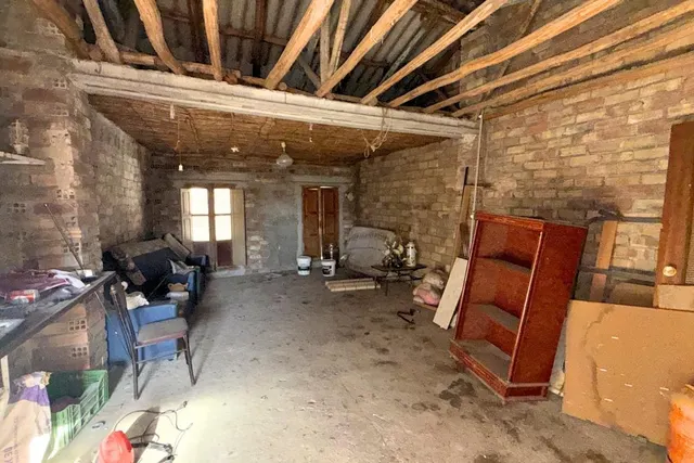 # **Casa de Pueblo Tradicional de 4 Dormitorios con Potencial para Ampliar la Terraza – ¡Solo 35.000 €!** — 17