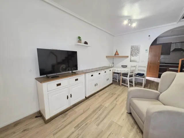 Chalet adosado con piscina comunitaria - foto 2