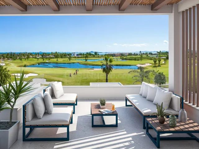 Se vende apartamentos de obra nueva con vistas al golf y al 