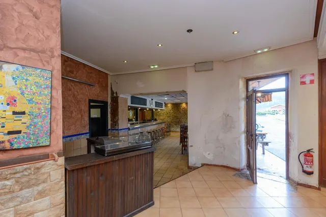 Casa tradicional con tres viviendas y antiguo local hostelero en arroes, Villaviciosa — 11