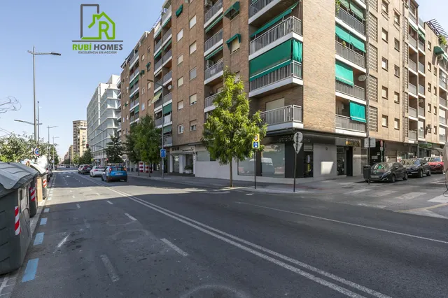 Piso en Calle Arabial con Vistas Despejadas al Parque García Lorca — 26