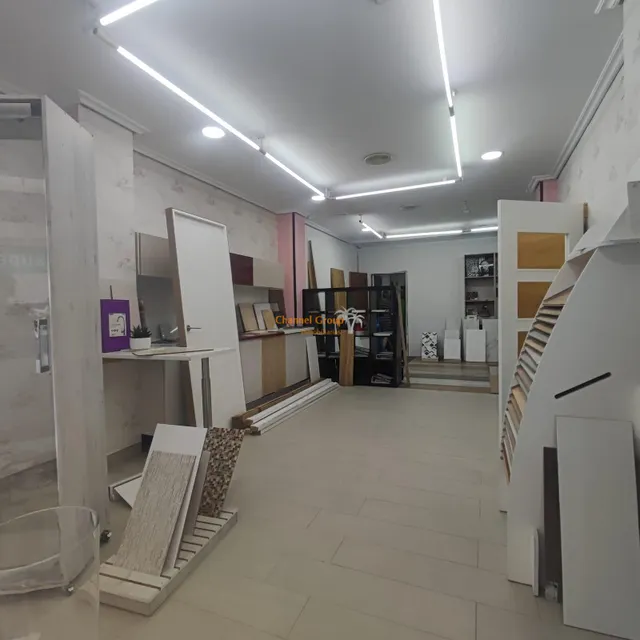 SE VENDE LOCAL COMERCIAL — 2