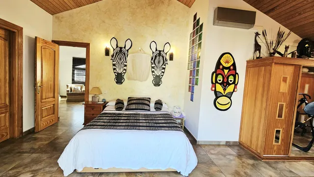 Encantador Chalet de 2 Plantas con Amplios Espacios y Terrazas — 50