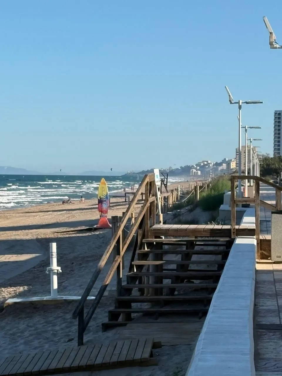 Chalet pareado con vistas al mar en Playa del Rey: un hogar junto al Mediterráneo para todo el año