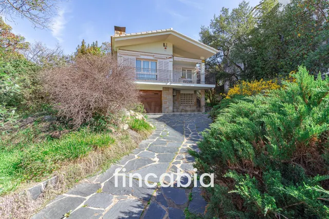 Casa aislada con piscina i jardín en venta en Santa Coloma d - foto 4