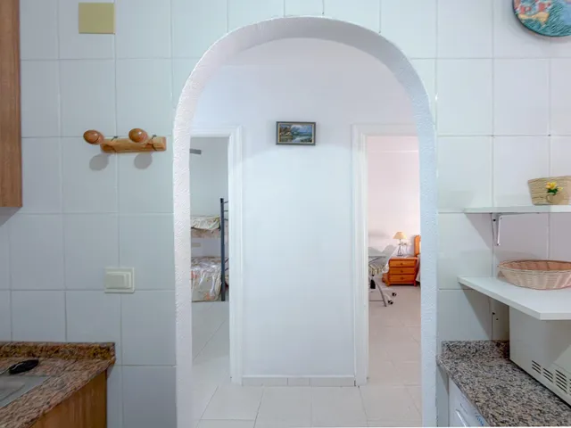 Apartamento de 2 habitaciones  con espaciosa terraza junto a todos los servicios — 16