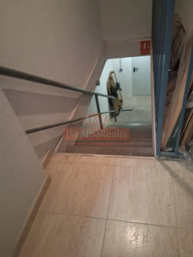 EN VENTA O ALQUILER ESPECTACULAR LOCAL EN ZONA INDUSTRIA — 27