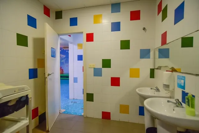 Local comercial 300m² en venta - LA PUNTICA — 28