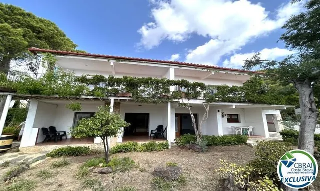 Casa en Llançà con licencia turística, vistas al mar y a poc - foto 4