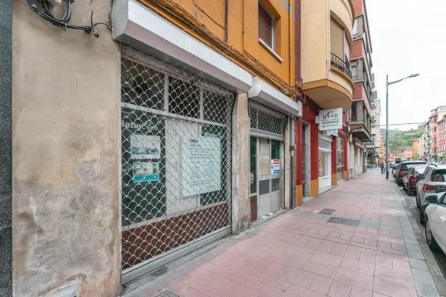 TU NEGOCIO EN EL CENTRO A UN PRECIO INMEJORABLE — 31