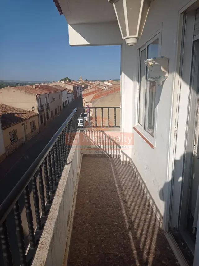 SE VENDE PISO Y LOCAL EN SAN PEDRO(PUEBLO) EN BUEN ESTADO, CON 5 DORMITORIOS. — 7