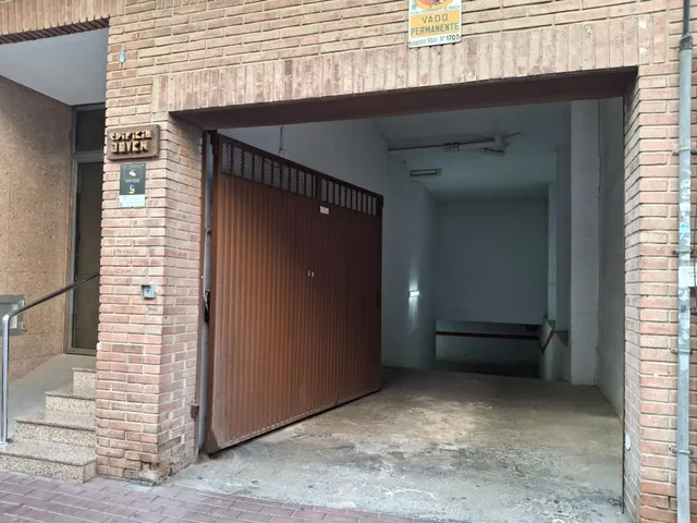 Se alquila garaje en Santa María de Gracia junto Escuela de Idiomas — 7