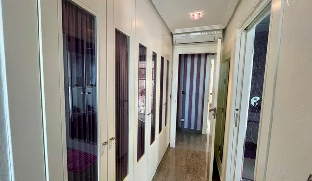 Espectacular piso reformado con diseño y calidad,  con vistas impresionantes al mar y Benidorm. — 17