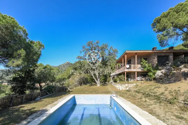 Casa en venta en plena montaña con piscina y vistas al mar en Cabrera de Mar — 6