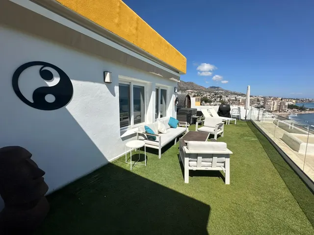 1ª Línea Playa Fuengirola - Super Atico 2 Dormitorios, Vistas al mar y Piscina, Gran Terraza, Sauna — 26