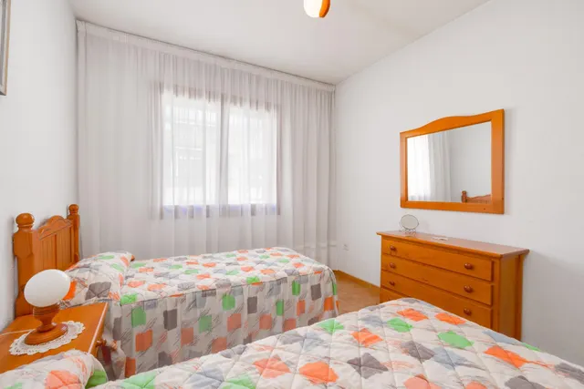 Bungalow de 3 dormitorios con piscina comunitaria en la playa de Los Locos — 28