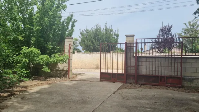 SAN MATEO DE GALLEGO,  PARCELA URBANA VALLADA de  1.860 m2. — 7